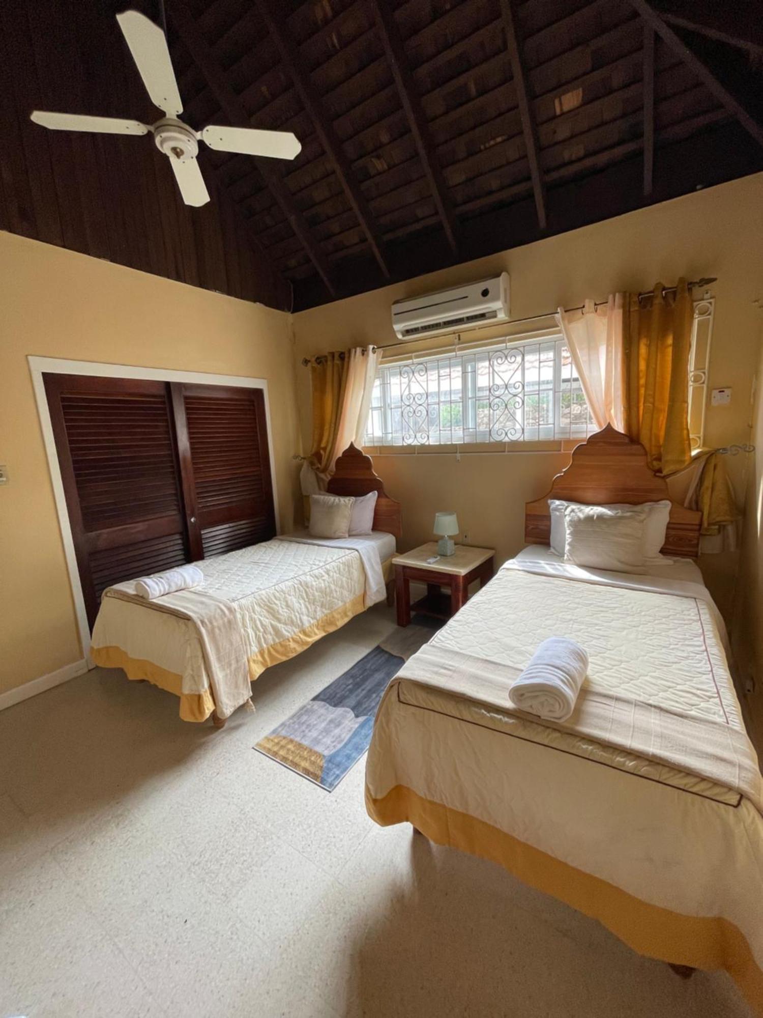 Peaceful Palms Montego Bay Hotell Rom bilde